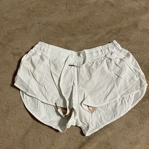Lululemon Hotty Hot 2inch shorts